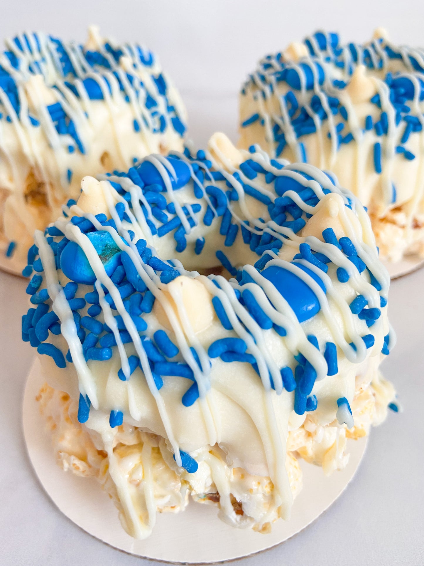 Winter Wonderland Mini Gourmet Popcorn Cakes