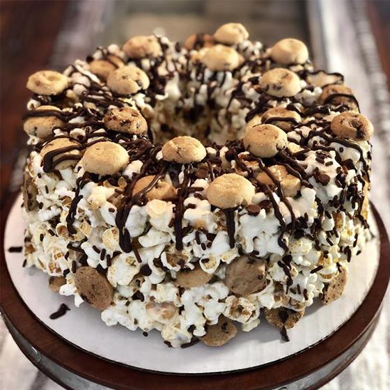 Chocolate Chip Cookie Gourmet Popcorn Cake